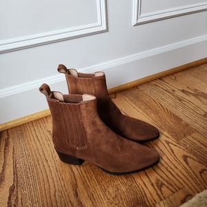 Banana Republic Women's Brown Suede Chelsea Boot size 8